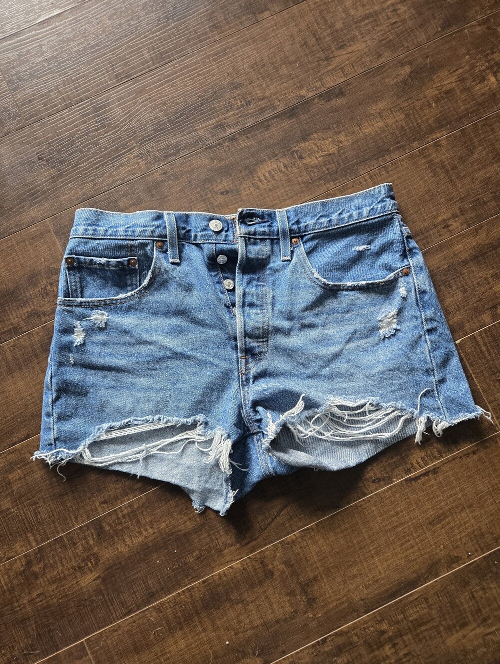 NEW Levi's 501 Classic High Rise Shorts With Button Fly - Picture 2 of 9